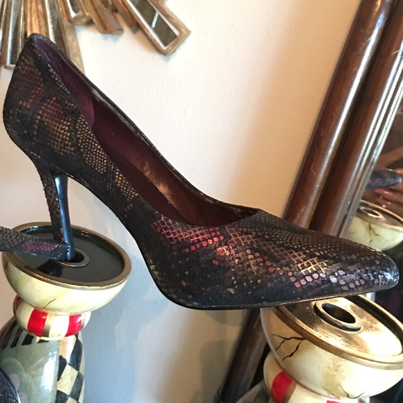 Get elevated style in fab snake print pumps! - Picture 1 of 4